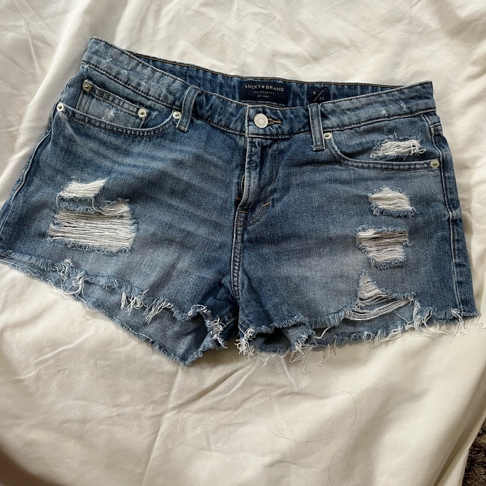 Lucky brand low rise jean cutoff shorts size 8/29
